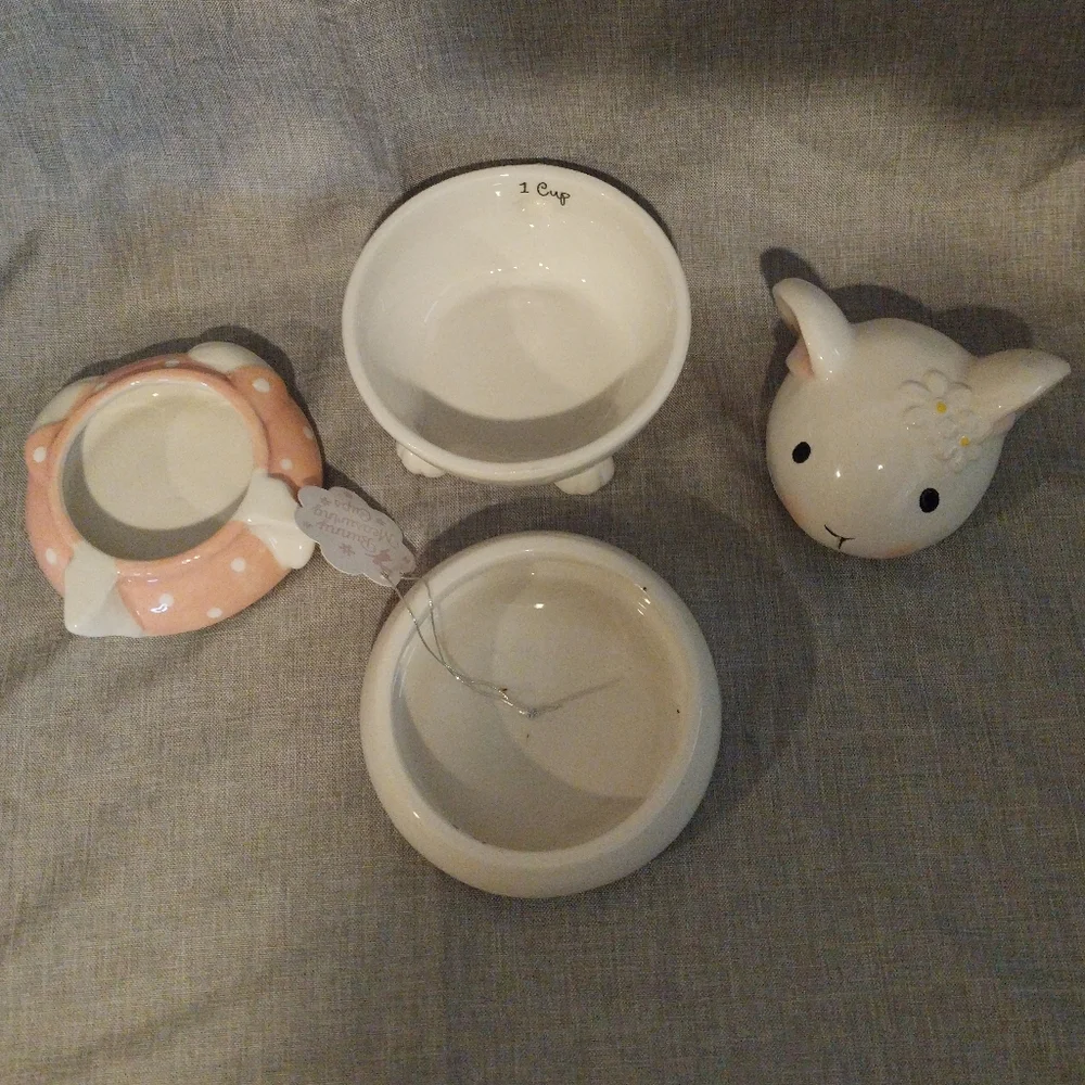 10 Strawberry Street Ceramic Daisy Rabbit Stackable Measuring Cups - Picture 6 of 14